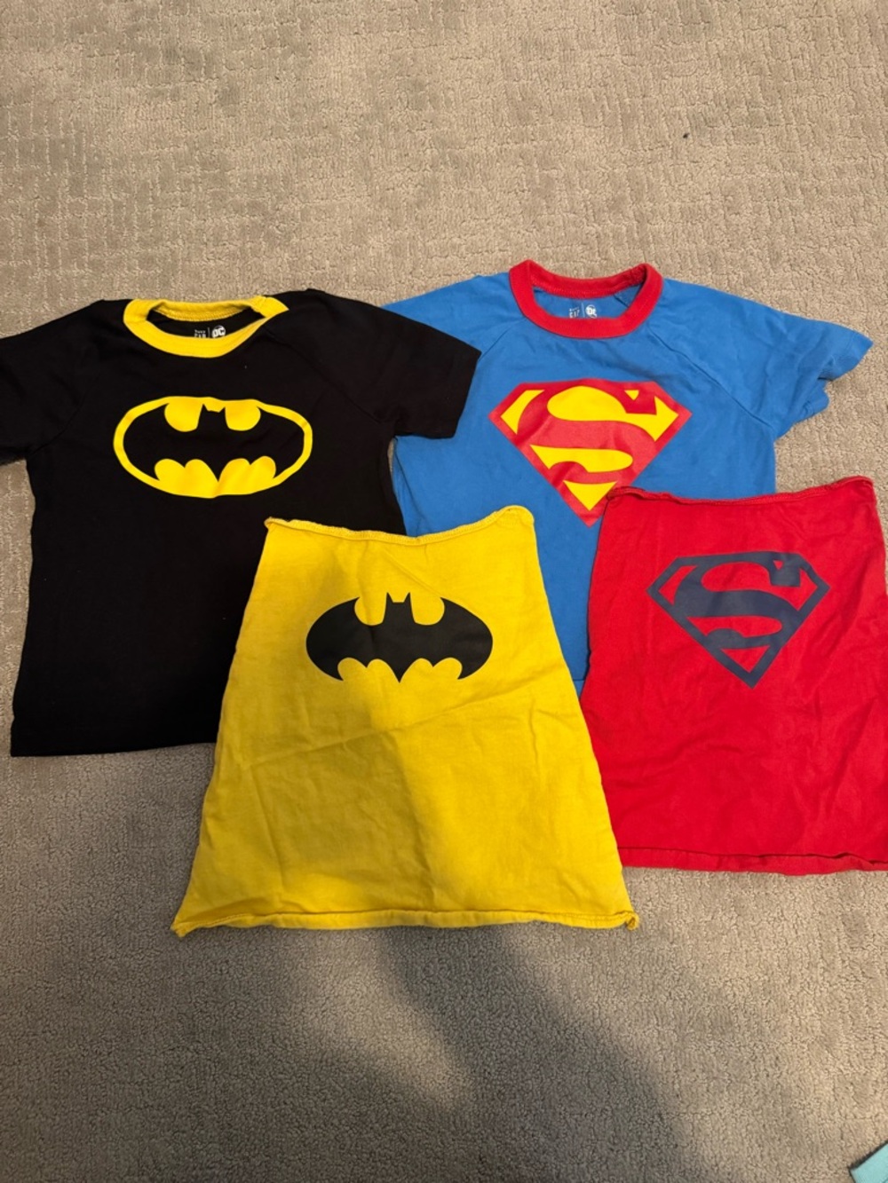 GAP Kids 2T Batman and Superman T Shirts with capes